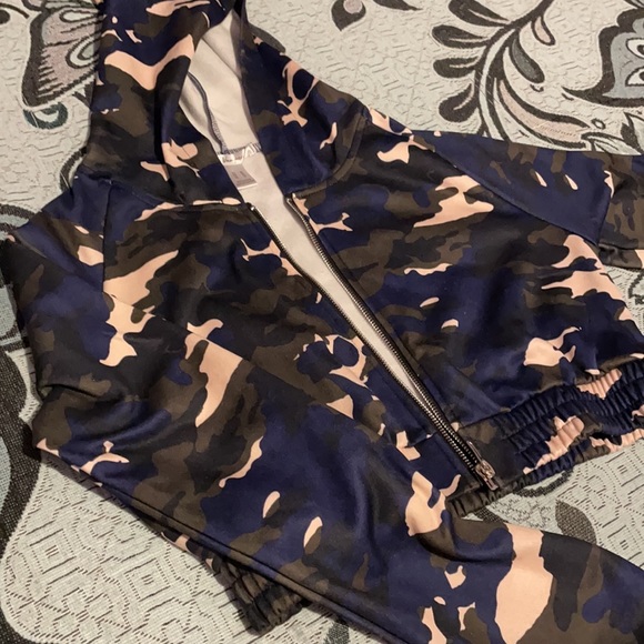 Camo crop zipper hoodie - Picture 2 of 9